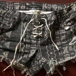 Billabong Distressed Patterned Jean Shorts Size 6
